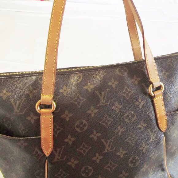 Louis Vuitton Elegant Brown Tote Bag - Picture 9 of 16